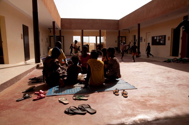 Un gruppo di bambini raccolti nel centro in Senegal I bambini di Ornella Africa senegal
