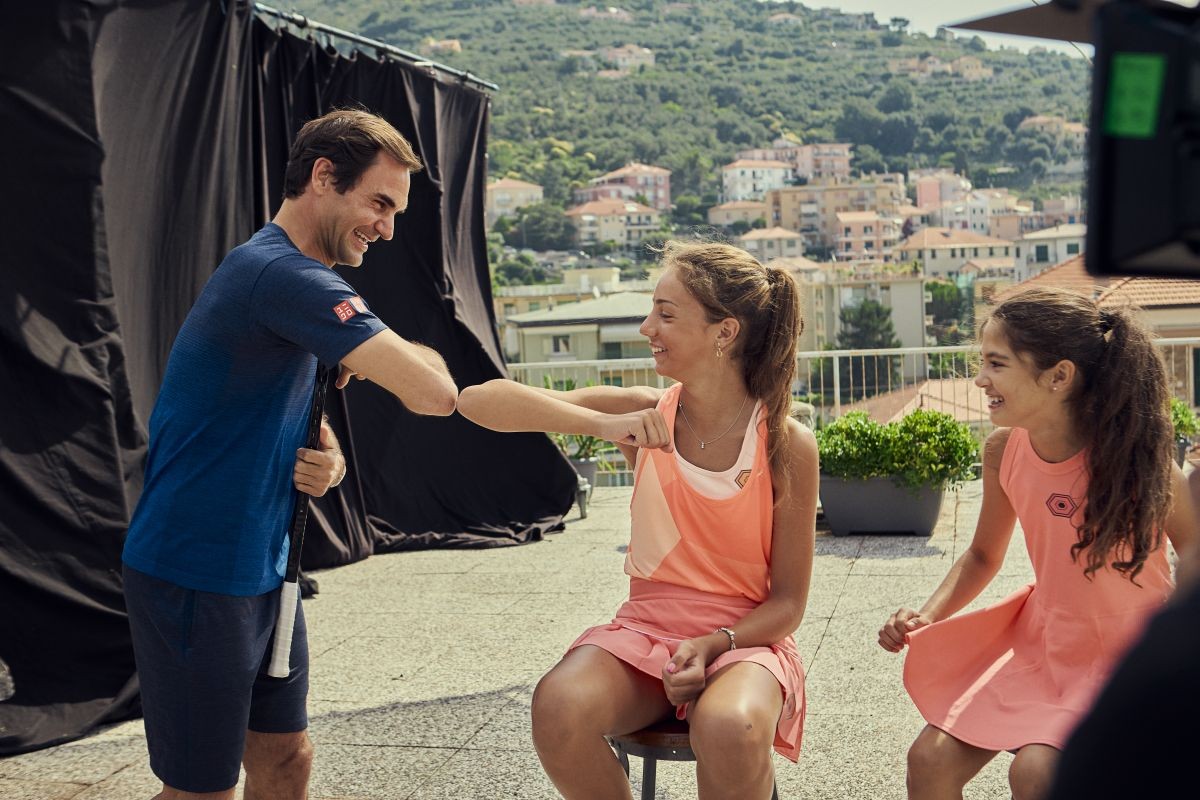 Roger Federer con le due ragazze sul tetto, nello spot Barilla