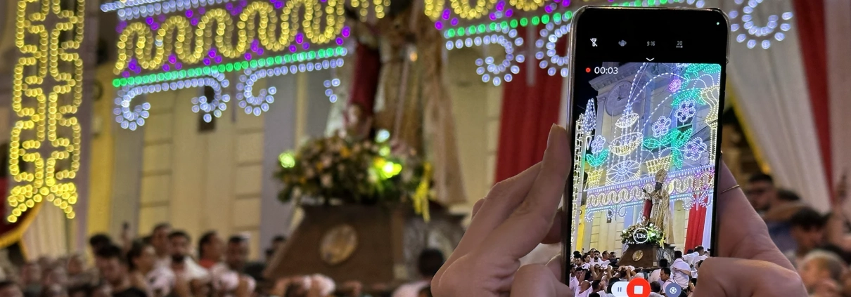 sacro e profano sant'elpidio in piazza a sant'arpino durante la festa padronale un paese contro tendenza tradizioni e ricordi testi e poesie di vittorio errico