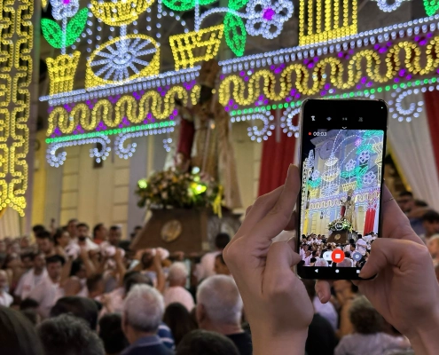 sacro e profano sant'elpidio in piazza a sant'arpino durante la festa padronale un paese contro tendenza tradizioni e ricordi testi e poesie di vittorio errico