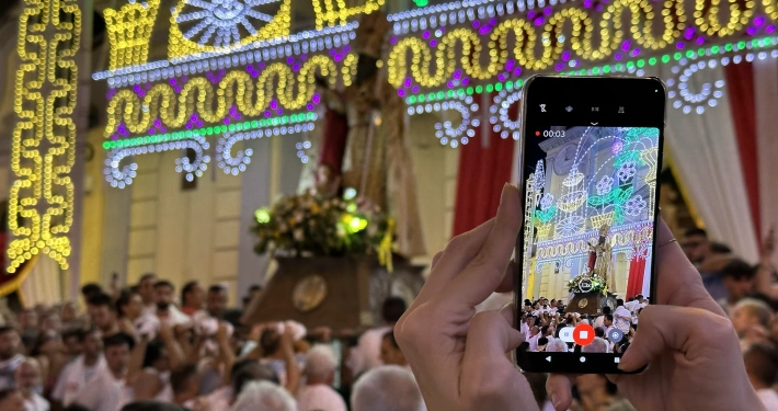sacro e profano sant'elpidio in piazza a sant'arpino durante la festa padronale un paese contro tendenza tradizioni e ricordi testi e poesie di vittorio errico