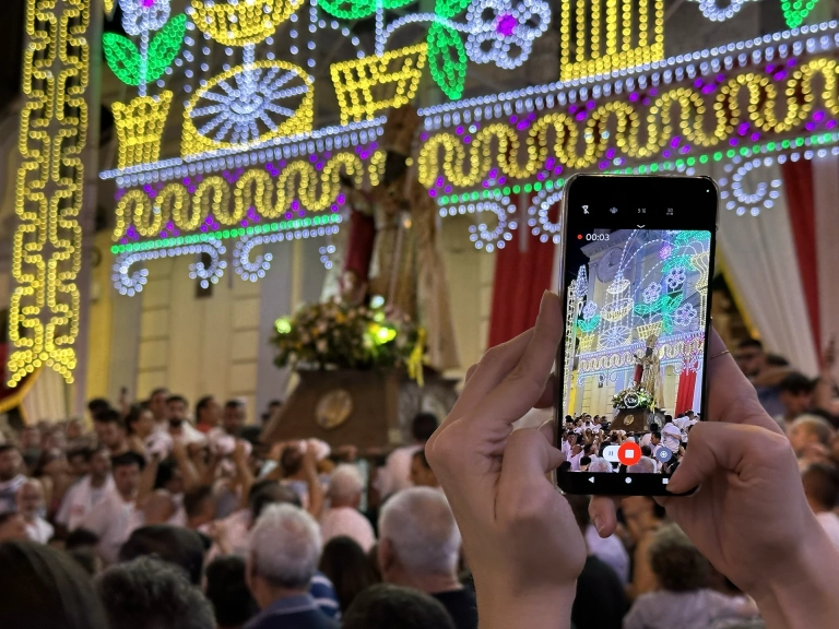 sacro e profano sant'elpidio in piazza a sant'arpino durante la festa padronale un paese contro tendenza tradizioni e ricordi testi e poesie di vittorio errico