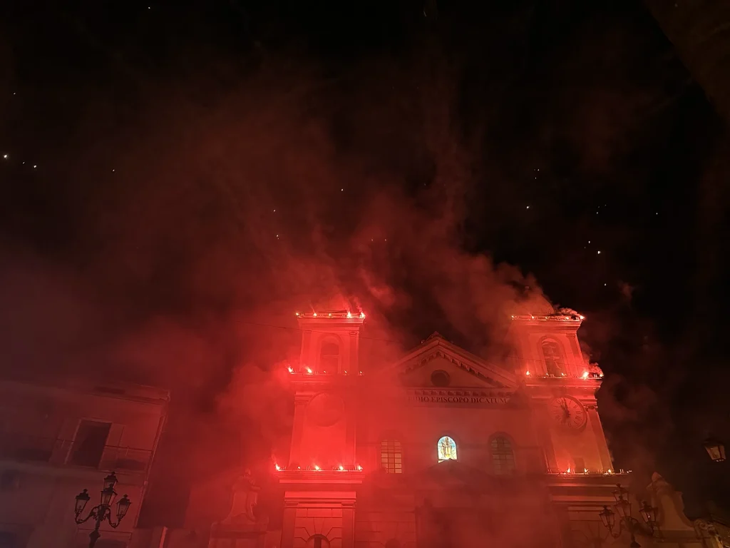 sacro e profano sant'elpidio in piazza a sant'arpino durante la festa padronale un paese contro tendenza tradizioni e ricordi testi e poesie di vittorio errico